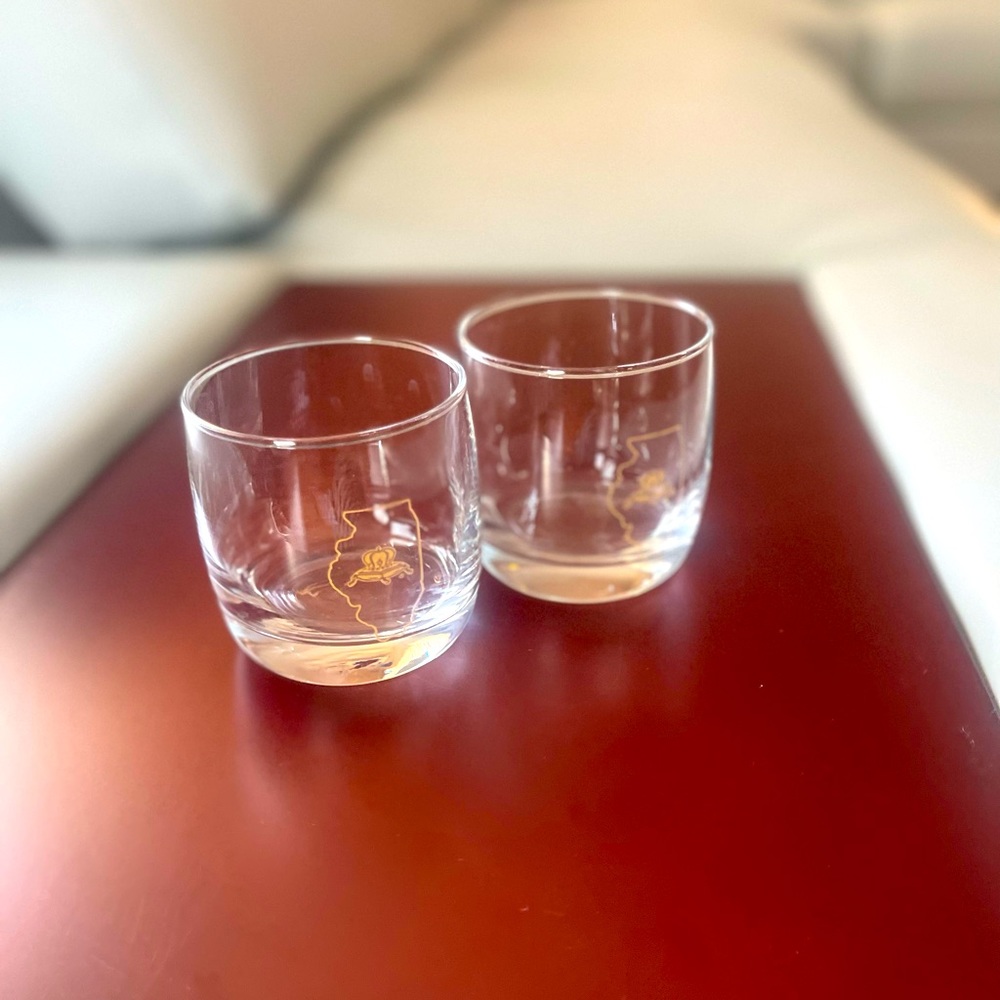 Set of 2 Short Drinking Glasses with Illinois State Symbol